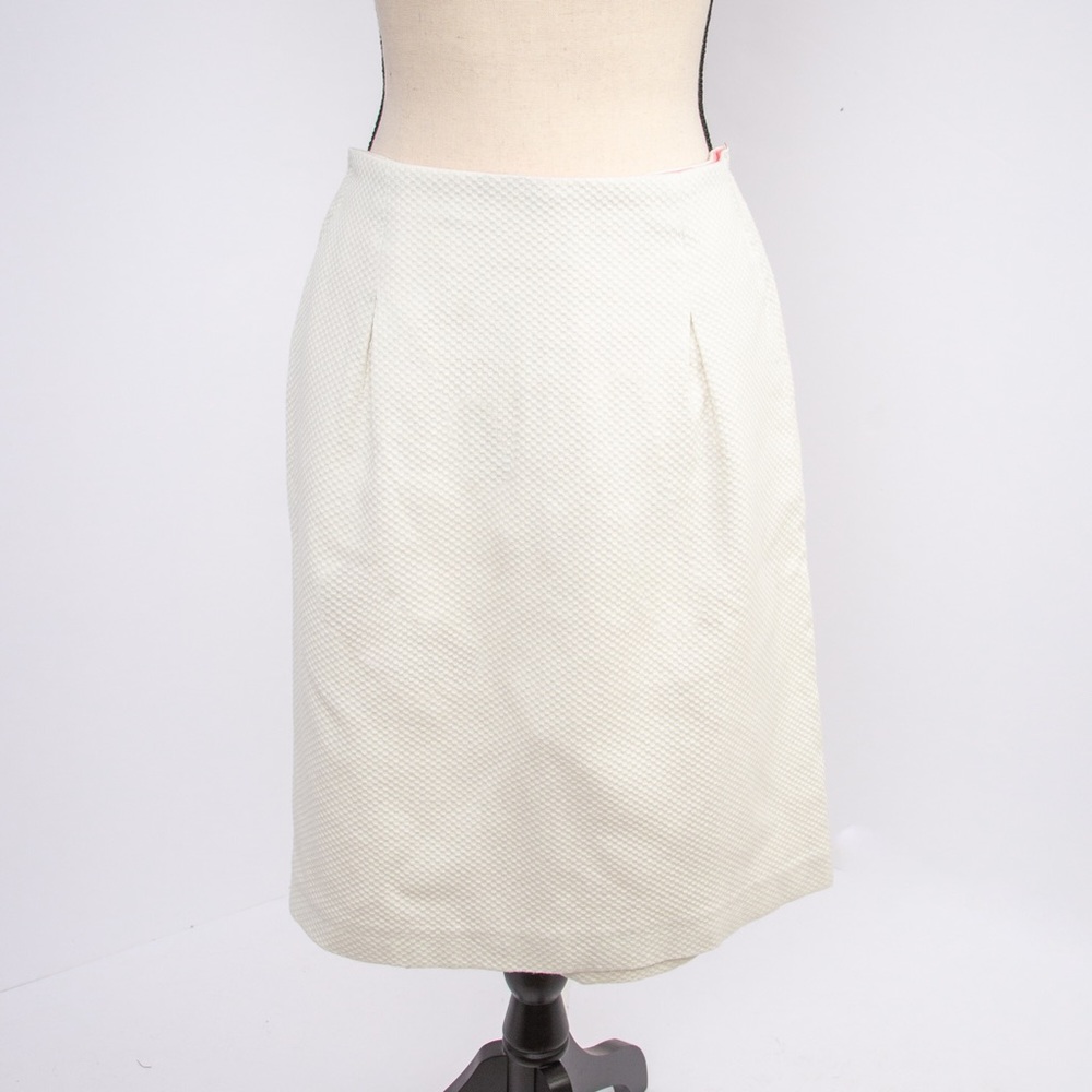 Boden ivory textured knee length skirt with 2 darts 6L